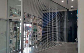 Puerta en aluminio y vidrio