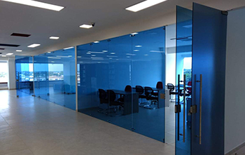 puerta en vidrio para oficina